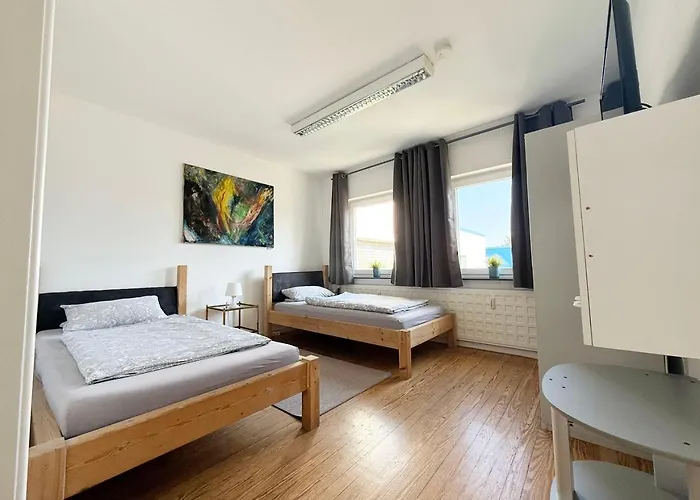 Апартаменты Spacious House In At Hamburg Зеветаль